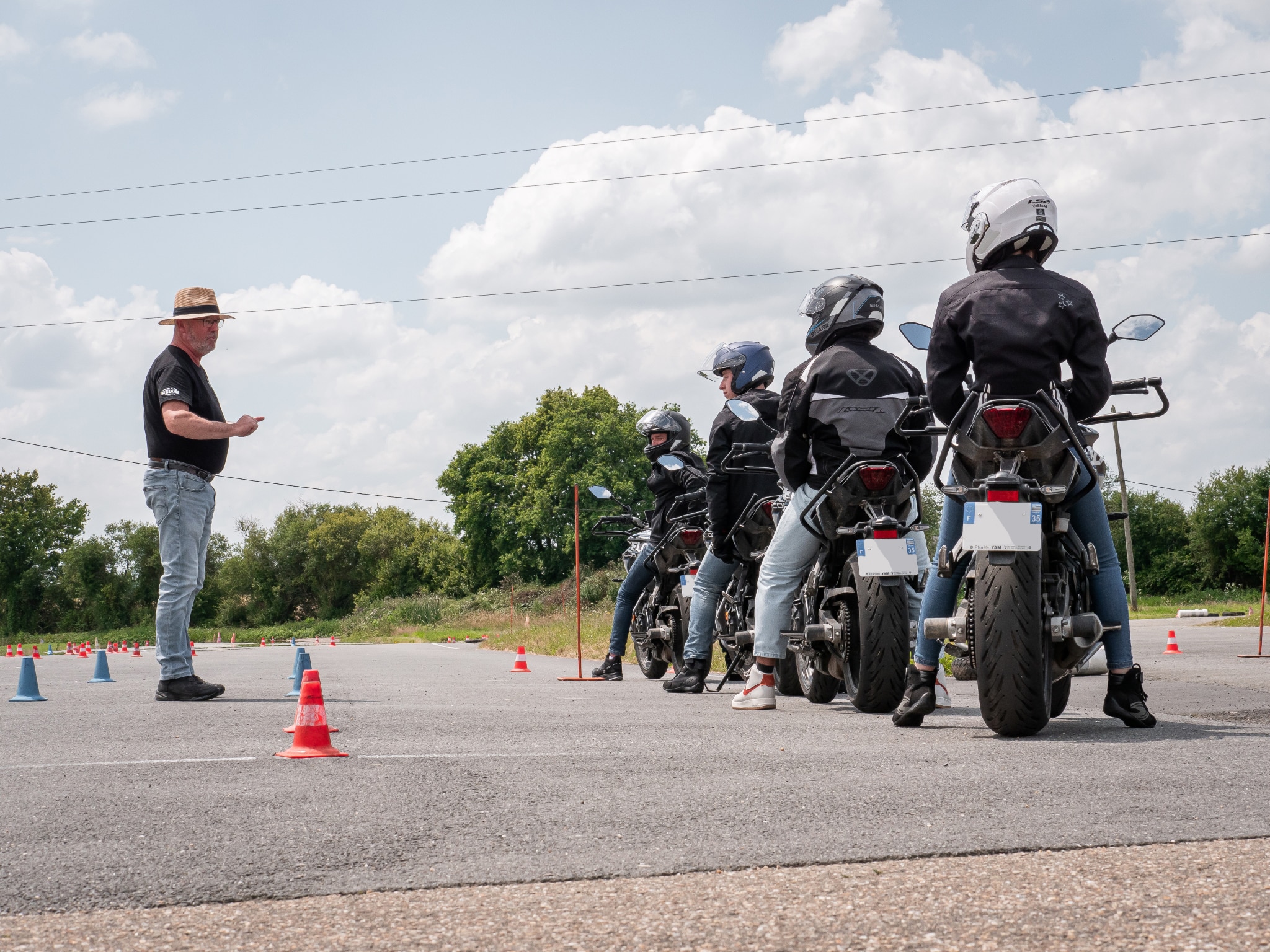 Auto-école à Rennes : <br>permis B, moto, bateau, remorque